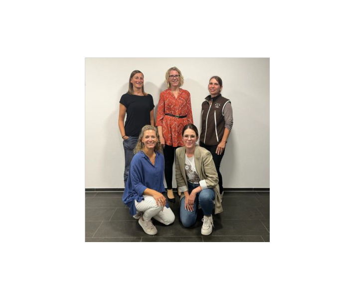 v. links Sigrid Kreuzer, Sonja Huber, Rosemarie Eppler; unten Stefanie Mögele, Kathrin Seitz